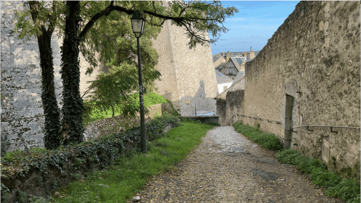 Rue proche des fossés du Chateau royale | Blois
